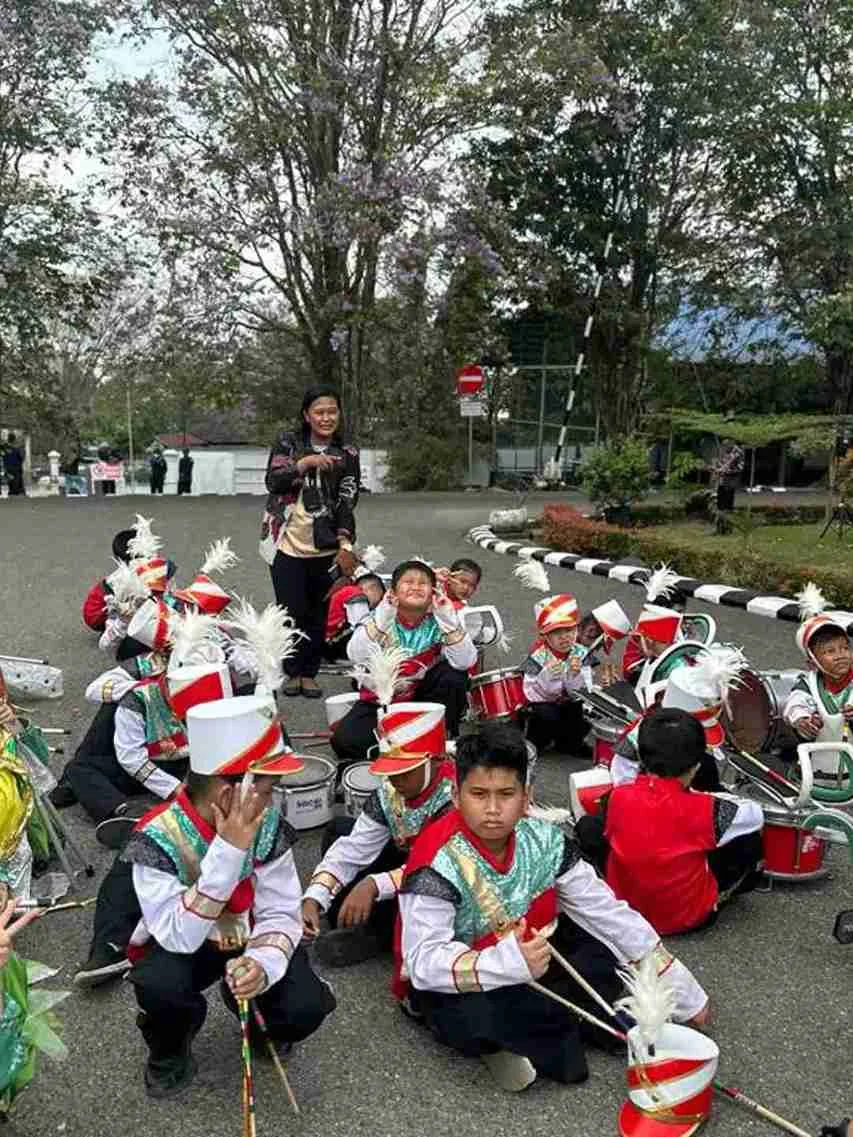 Gempita HUT RI ke-78: Drumband Memukau Tamu di Griya Agung